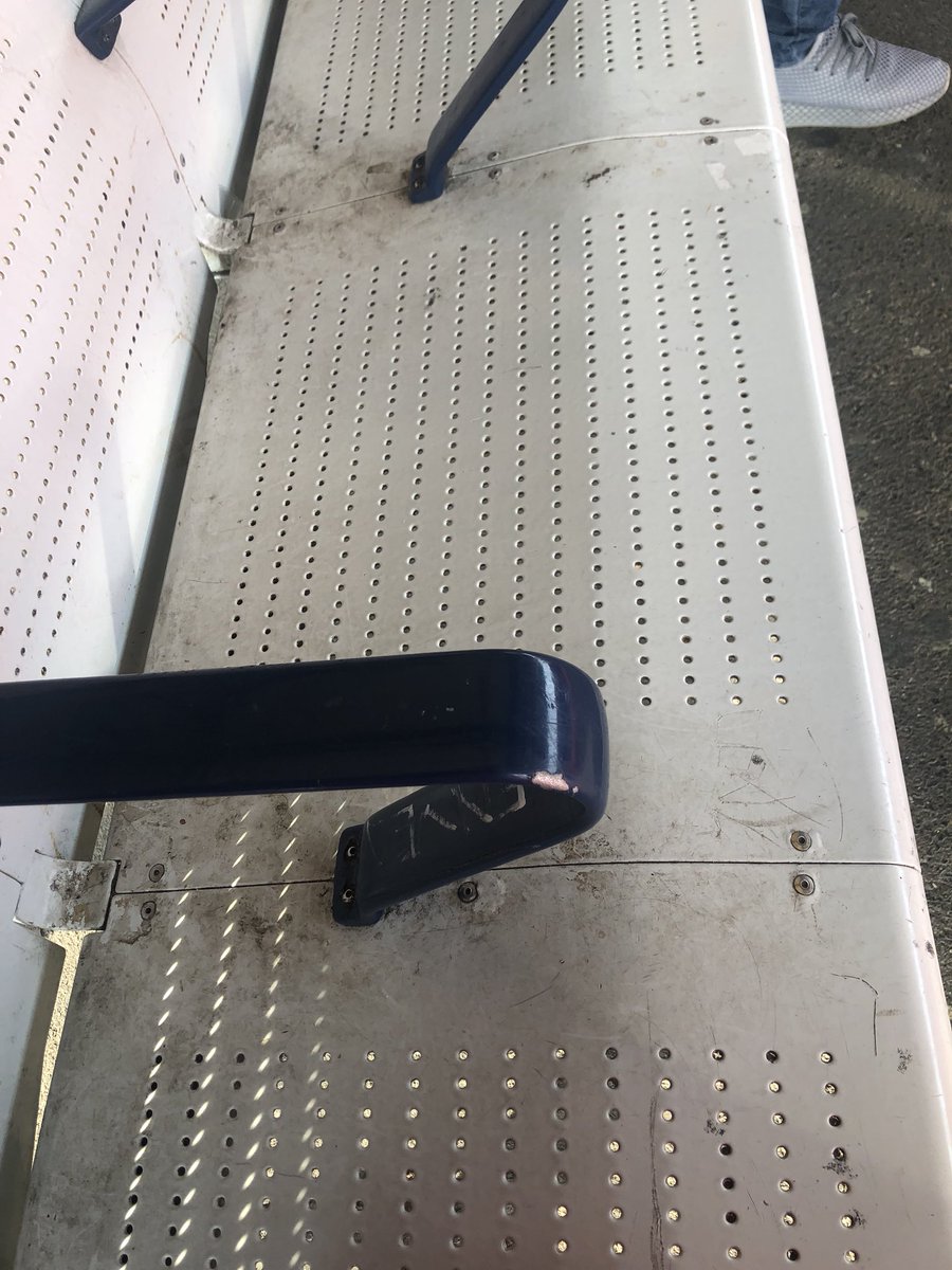 @claphamjct  and this is the state of the seats on platform 5. Who would want to sit on these!? #claphamjunction #southwesttrains