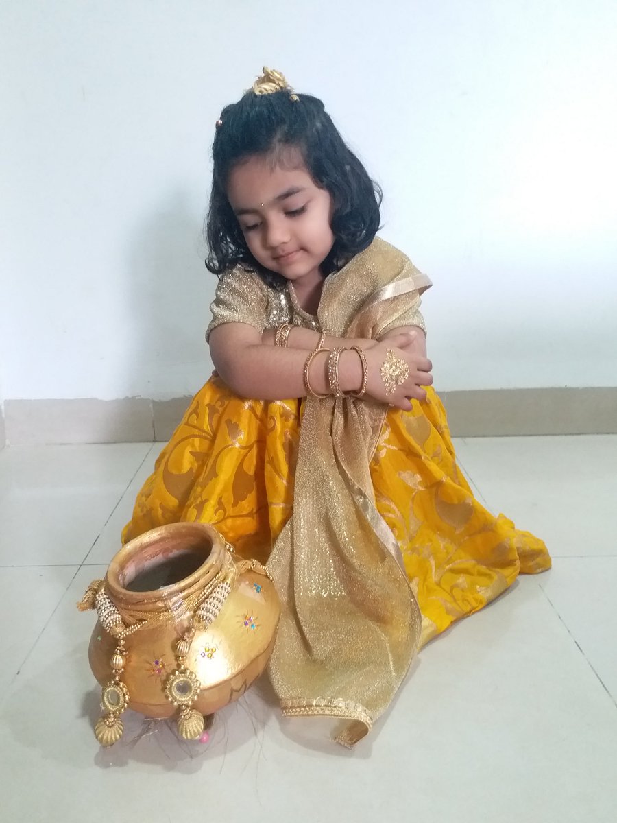 हमारी मीरा..... बनी राधा....😙👌

#GrandDaughter #Meera
#KrishnaJanmashtami #SchoolCelebration
#श्री_कृष्ण_जन्माष्टमी #श्रीकृष्ण