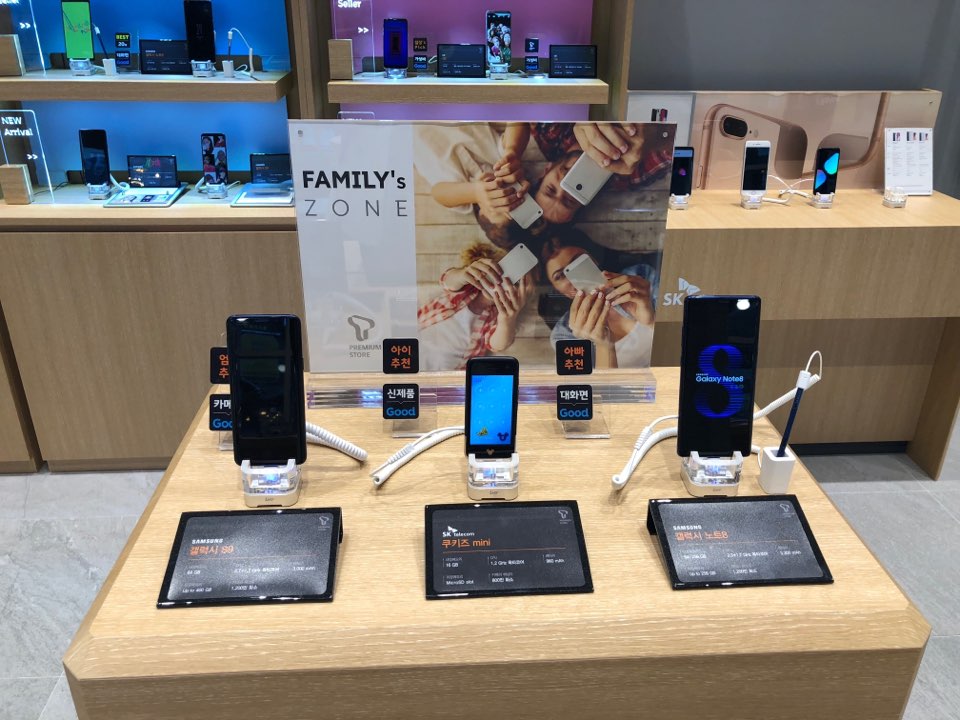 LHT Security Display Stand Stand for Mobile and Tablet. If you have any requirement from market, feel free to contact us. jojozhou@lhtglobal.com. lhtglobal.com