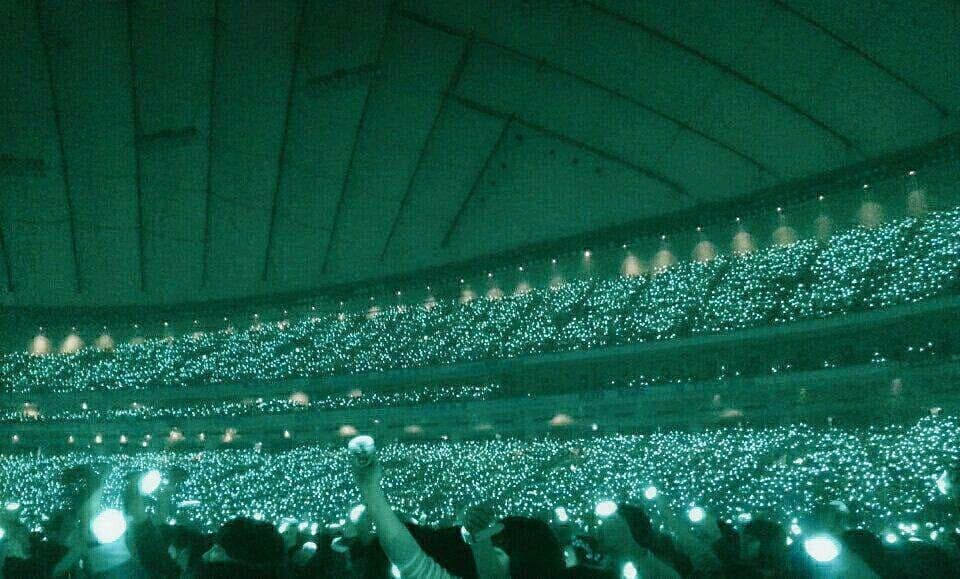 kis5ingthemoon's tweet photo. We are the uncountable stars that fill SHINee's sky in this place we know as the SHINee World...and we all live under the love and protection of our beautiful moon. 🌕💎💖💕 https://t.co/U4cAlN10X7