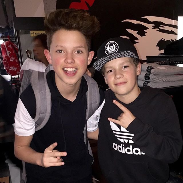 Bahahahahahah <a href="/HaydenSummerall/">Hayden Summerall</a> look what I found. 2 fetuses 🤣🤣🤣