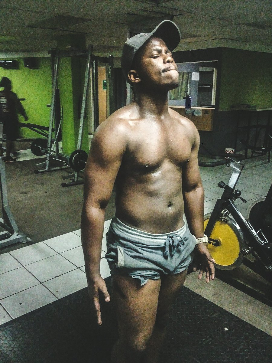 Enigmad8_pov's tweet photo. Where It all began took a while to get serious but when I did things changed. 8 month transformation. If you wish to change ask me how #AlphaKD #PersonalTrainer #Bodybuilding #BodyTransfomer #AllYearGoals #throwback https://t.co/dM0e2epG8k