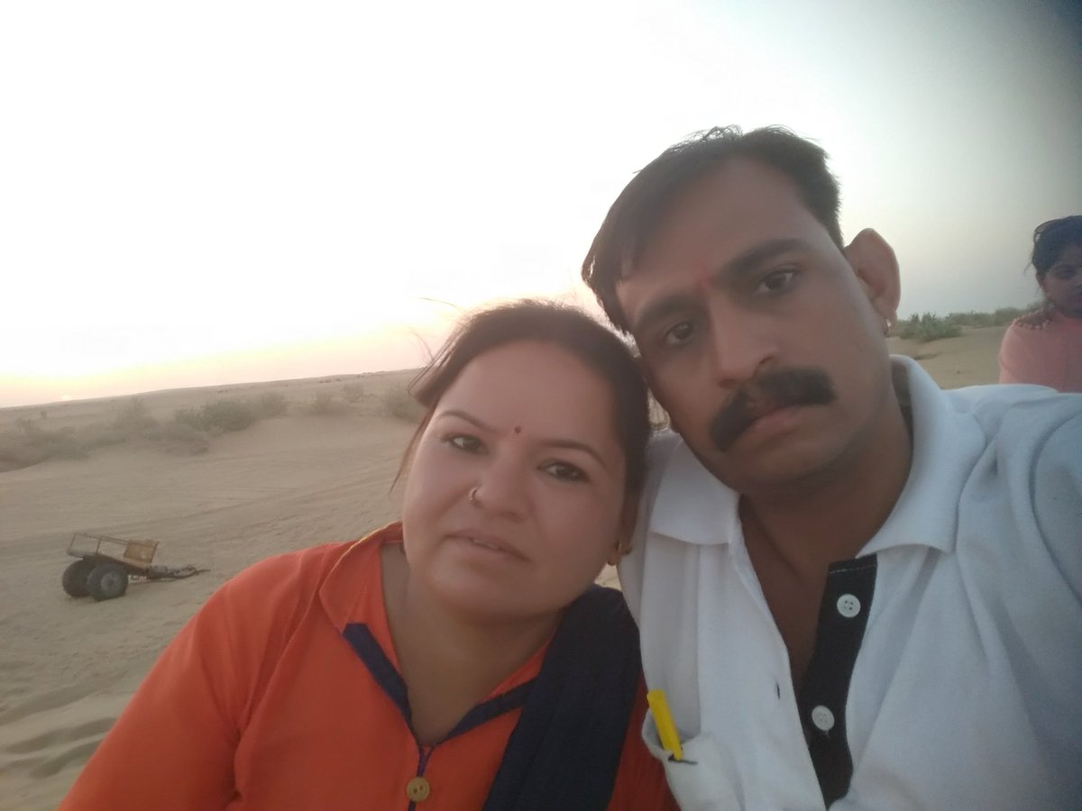 Mb80046225's tweet image. My family me,my husband and sweet daughter happy family