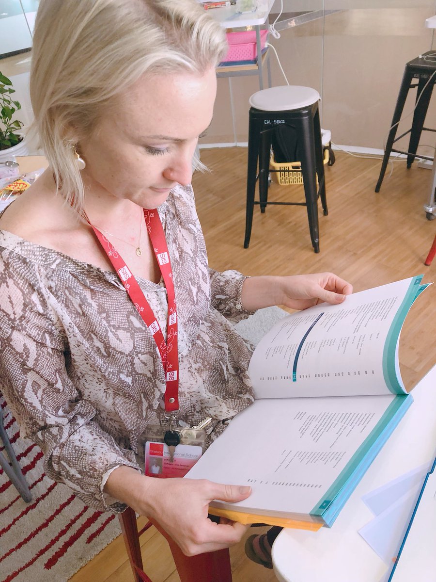 cecigomez_g's tweet photo. We need some guidance @LindaMRief 😃- @jnbaci and I are looking for a #memoir mentor text for G10, what would you suggest from the collection in your #TheQuickWriteHandbook? Thank you🌸 #sisrocks https://t.co/KfY1hj8zQS