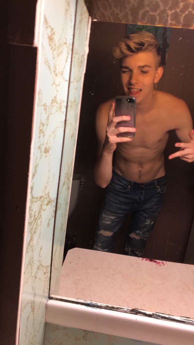 MelodrmtcLoser's tweet photo. hopping on the #LGBTQtwitter bandwagon 💖 https://t.co/b9GgRet9u0