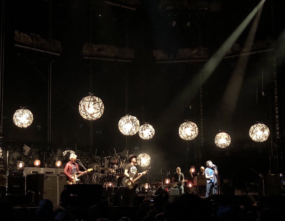 himollynooo's tweet photo. Boston night one https://t.co/Uwyu3FmHGN
