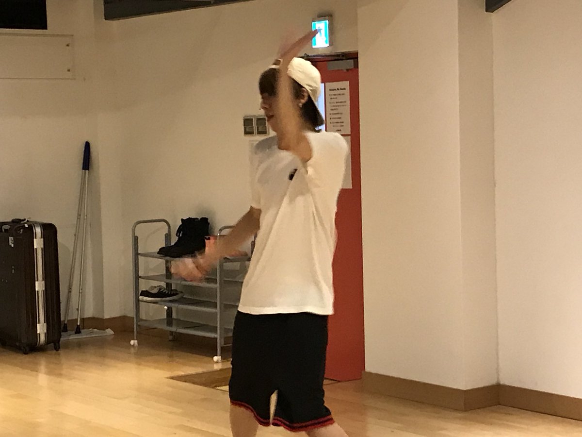 BOYLESQUESHOW's tweet photo. 9/23（日）のボーイレスクショーに向け、J-DRAGONの稽古がありました！

どんなパフォーマンスをするのか…写真で想像してみてください！🍾🍸

#ボーイレスクショー 
#BOYLESQUE
#butterfly東京 
#Butterflytokyo
#JDRAGON https://t.co/BKDRRLyOFq