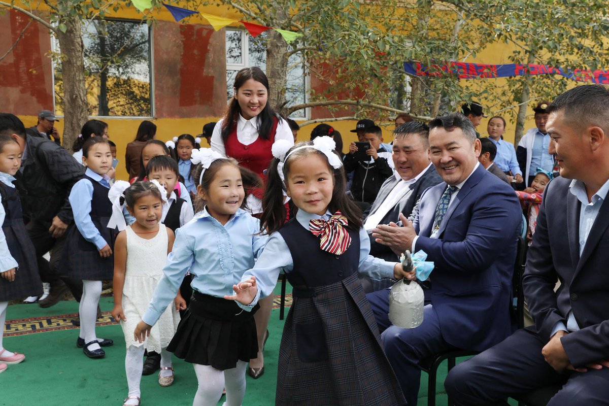 Ерөнхийлөгч Х.Баттулга Төв аймгийн Сэргэлэн сумын дунд сургуулийн хичээлийн шинэ жилийн нээлтэд оролцлоо
|DNN.mn
dnn.mn/%D0%B5%D1%80%D…