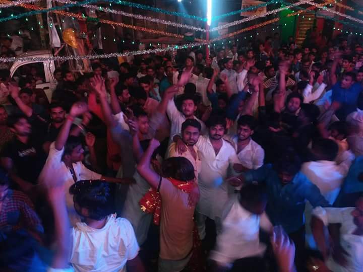 RahulPalar's tweet photo. मेरे साँवरिया
रिश्ता जो जोड़ा मैंने आपसे
ना सोचा क्या नफा क्या नुकसान है!
चरणो मे तेरे हो ठिकाना मेरा
बस इतना ही मुझे ज्ञान है!!

हाथी घोड़ा पालकी 
जय कन्��ैया लाल की

आपको और आपके परिवार को श्री कृष्ण जन्माष्टमी की हार्दिक शुभकामनाएं

🙏जय श्री राधे कृष्णा 🙏
Rahul maharaj palar https://t.co/gVgk5Tiaex