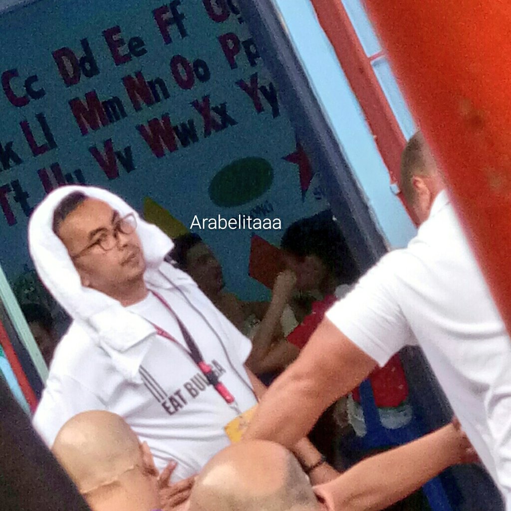 Arabelitaaa's tweet photo. Ang akin lang naman, PARA AKONG MAY GINAGAWANG MALI DITO. NAKAKAABALA BA KO HAAAAA.

@aldenrichards02 @mainedcm 
#ALDUBParaSaAkin https://t.co/0l1d4Ij4fO