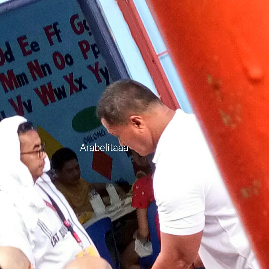 Arabelitaaa's tweet photo. Ang akin lang naman, PARA AKONG MAY GINAGAWANG MALI DITO. NAKAKAABALA BA KO HAAAAA.

@aldenrichards02 @mainedcm 
#ALDUBParaSaAkin https://t.co/0l1d4Ij4fO
