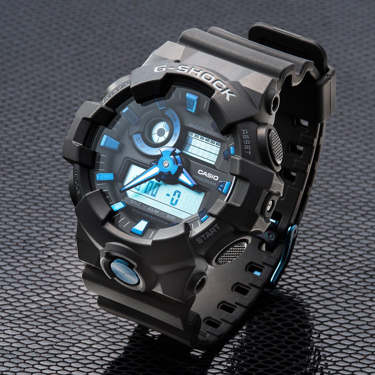 GSHOCK_OFFICIAL's tweet photo. 【NEW PRODUCT】
ブルーとシルバーをテーマにGarishカラーを纏ったNewモデルが登場。ベースモデルには、独自の樹脂成形技術による立体的な時分針と力強いインデックスを備えたGA-710を採用しています。
GA-710B-1A2JF
https://t.co/56AhsiTOkY
#g_shock #ga710 https://t.co/mLDe41kcYn