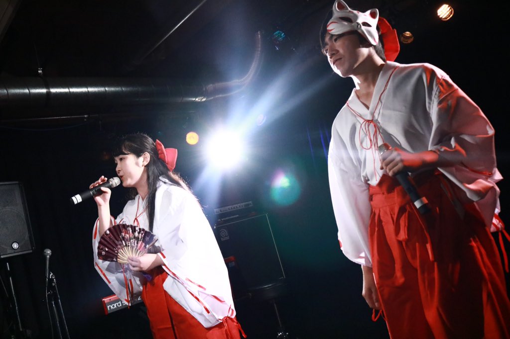 yu_na_remonade's tweet image. 遅くなりましたが、改めてCSCお疲れ様でした！d(&apos;∀&apos;*)
今回、すきぴさんとたくさん話せてとっっっても幸せでした！
ぎるくんと巫女服で歌うの、楽しかった！d(&apos;∀&apos;*)
みんなからのサインと推しのそうかにいのバッジは、家宝にします(((
ありがとうございました！

#CSClive