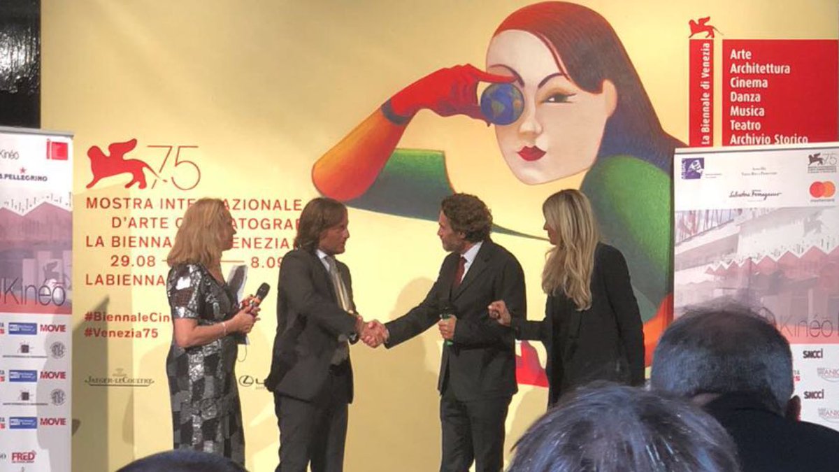 #venezia75 🎞️

L’assessore <a href="/PaoloRomor/">paolo romor</a> ieri sera al #Lido alla cerimonia di premiazione 🥂 della 16. edizione del <a href="/PremioKineo/">Premio Kinéo</a>, evento speciale collaterale della #mostradelcinemadivenezia, promosso dal <a href="/TurismoMiBACT/">Direzione Generale Turismo</a> per valorizzare il cinema italiano 🎥