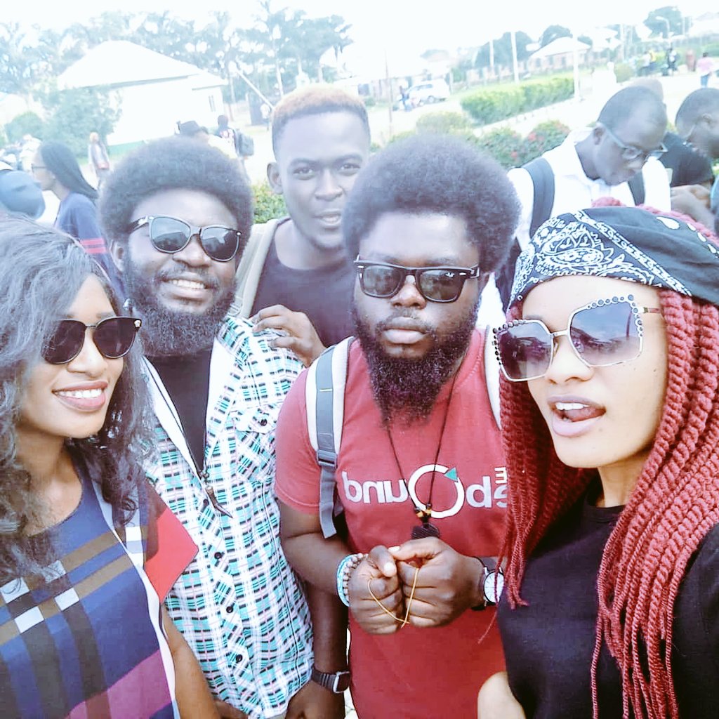 aiken_voka's tweet photo. It sucks being the 5th wheel. 😢😢

Just ask @Pwaashino 😂

Look at him lurking behind. Sad stuff!!

#BoothcampXIII
#BCXIII 
#RaisingAnArmy
#DoingMore
#YWAP https://t.co/GPp3tPlXPC