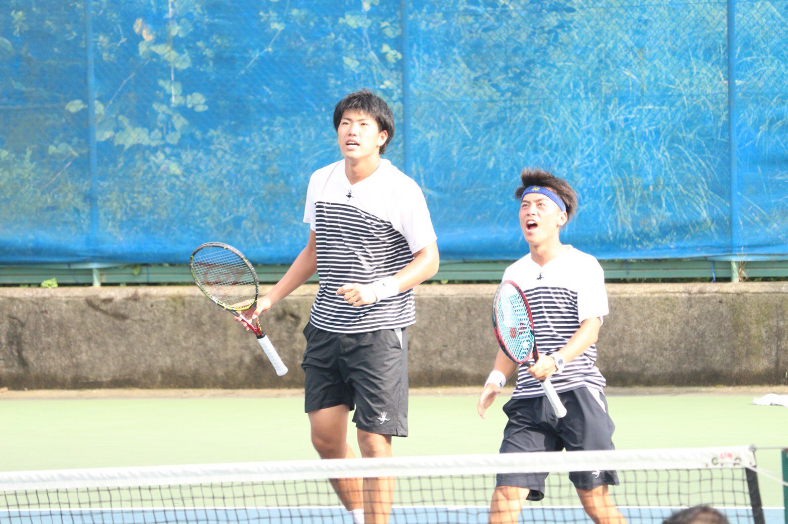 スポーツ法政新聞会 テニス 関東大学リーグ 対中大 慶大日吉キャンパス内テニスコート 男子ダブルス D3前崎直哉 柚木武２ー０ 6 4 6 4 小峰良太 杉山和誠 柚木の強烈なサーブで試合を動かし 後半に盛り上がりを見せ見事勝利 法政