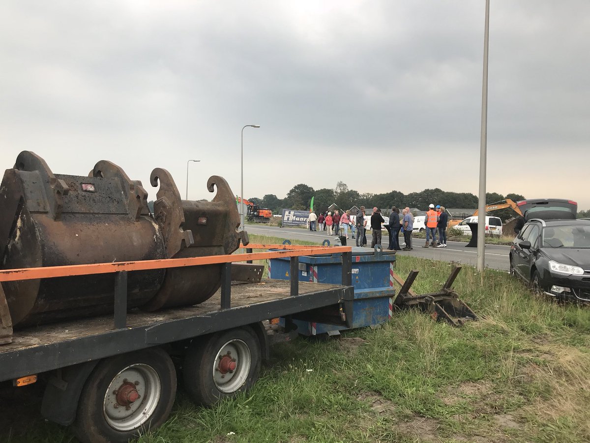 HenkBrinkDr's tweet photo. Vanmorgen start werkzaamheden ongelijkvloersekruizing klooster met veel omwonenden. Samen voor veilige N34 #Hunnebedhighway @BoermanBert @JeroenHuizing @AlwinteRietstap https://t.co/WBoQsVIetS