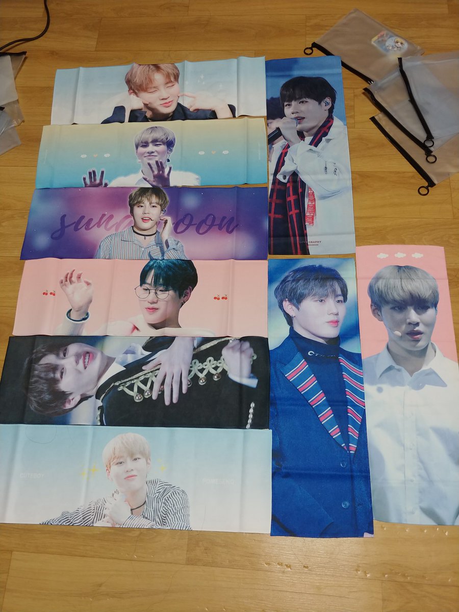 BSAgqp5hY5aDhzA's tweet photo. 하성운반사슬로건 ���로그램슬로건 양도해요

특전없고 개당 10000원 3개이상 무료배송이에용
#하성운반사슬로건양도 https://t.co/Vg5hWQAOr5