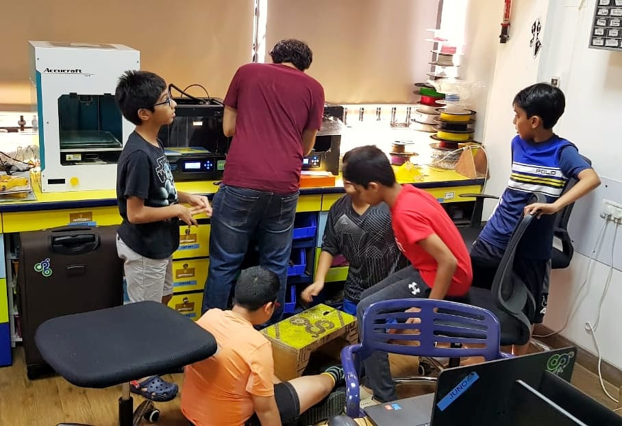 CuriosityGym's tweet photo. First Birthday Celebration by DIY activity at Curiosity Gym! Children learnt to make a “Self-walking Bot” using 3D Printing, DC Motors, Glue Guns and Eco-friendly materials. #3Dprinting #stem #mentoring #innovation #learning #tinkering #prototyping #curiositygym https://t.co/w0fWunvtpD