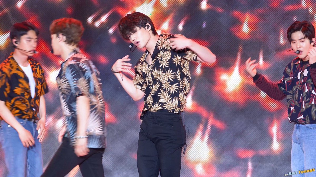 jonginbbb's tweet image. ที่เธอไว้ผมยาวเพราะอยากเอาไว้มัดใจเราใช่ปะ แต่บอกก่อนเลยนะ ว่าเธอไม่ต้องพยายามหรอก เพราะเราให้เธอไปหมดทั้งใจแล้ว