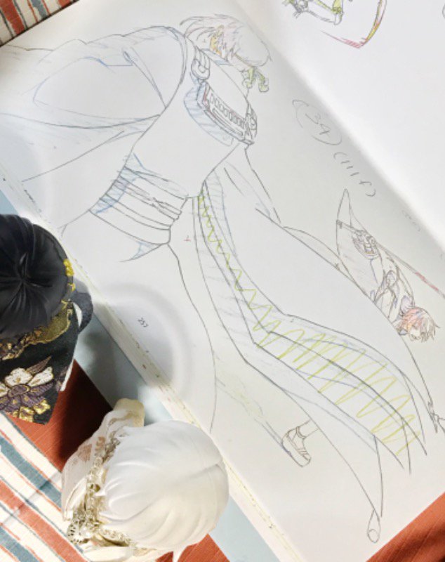 活撃『全編網羅原画集』『躍動線画原画集』とどいた?
表紙に鶴丸くん、裏表紙に三日月さんがいる?
活撃の戦闘シーンは皆格好良くてSUKI?
ラストで鶴丸が慣れたように三日月へ視線を送るの至高です? 三日月もたぶん視線を返してる。合体技は言うまでもなく尊い…みかつる尊い? 