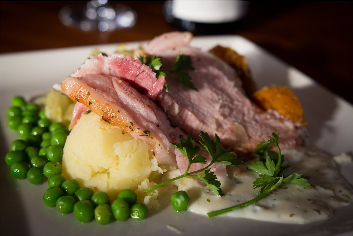 GraduateDublin's tweet photo. God bless the person that invented Sundays!
If you're in search of a hangover cure, look no further ๐๐๐
Our Carvery is open! And why not grab a bit of the hair of the dog, just for safe measure ๐
#GraduateDublin #Carvery #SundaySessions https://t.co/sOU9EZa93l