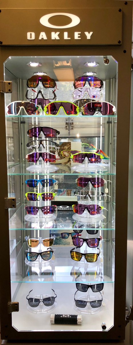 elitecyclinguk's tweet photo. Don’t be blinded by the sun come and visit us for all your ⁦@oakley⁩ needs. Great selection and anything to order so call us to view ⁦@elitecyclinguk⁩ Performance Centre Crystal Palace 08455677788
#eccoaching #oakley #lookgood #SUNNY https://t.co/XosDKxAsgJ