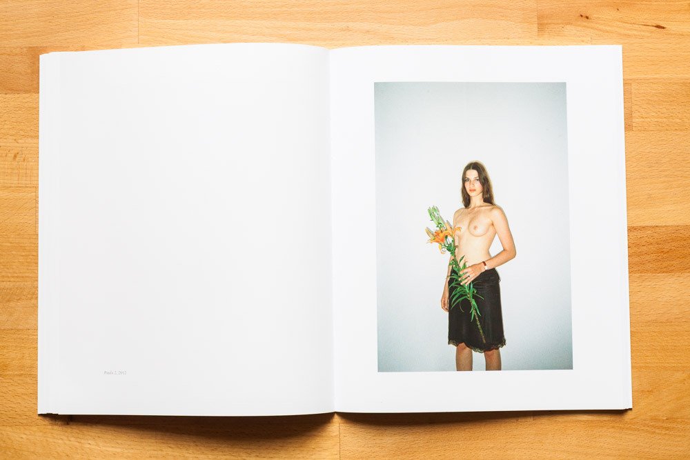 EinerBooks's tweet photo. New to the shop
Jens Pepper - Snapshot Beauties

This is his first (self published) book showing works from his series "Snapshot Beauties" for which he used analogue one way cameras from Kodak. 
 
https://t.co/8a5xwx3thk https://t.co/Lx7JKPBowz