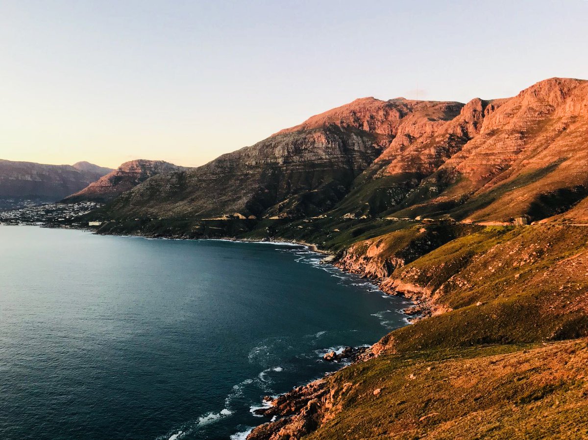 Villaocap's tweet photo. It's so good to feel at home... 🏠💭Happy monday everyone 😉 #mondaymotivation #chapmanspeak #capetown #southafrica #happymonday #photography #sunset https://t.co/rd7qsqxyrH