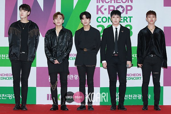 Koari_korea's tweet photo. [Photo] B.A.P、“ブラックカリスマ” https://t.co/zAV6YHWTh4 #BAP #비에이피 #仁川KPOPコンサート #2018INKCONCERT #2018ink콘서트 https://t.co/aDApt15yZn