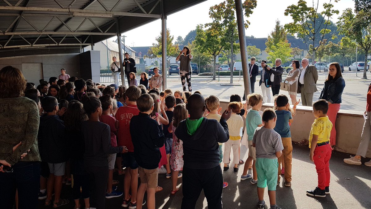 fredamblas's tweet photo. Rentrée en chantant à l école publique du Haut Chemin à Pacé en présence de Mr Guichoux nouvel inspecteur de la circonscription de Saint Grégoire et de l équipe municipale https://t.co/Dr0JXE9am2