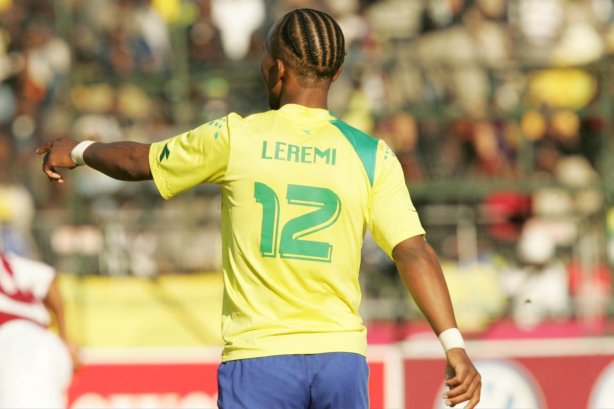 DiskiBattles's tweet photo. GONE BUT NOT FORGOTTEN:
#OnThisDay in 2007, 🇿🇦 lost one of the most GIFTED footballers to ever grace the game😢♥️=⚽️
#RIPGiftLeremi #RestInPeace #Sundowns #OrlandoPirates #OnceAlways #Gift #Leremi #SouthAfrica #Legend #RIP https://t.co/bScqCYFbAB