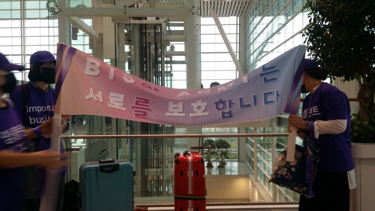 1004JKookie's tweet image. I think these are the purple ribbon project??? They're holding the banner with instructions ask us don't go near to bangtan don't be sasaeng ARMYs need to protect bangtan etc