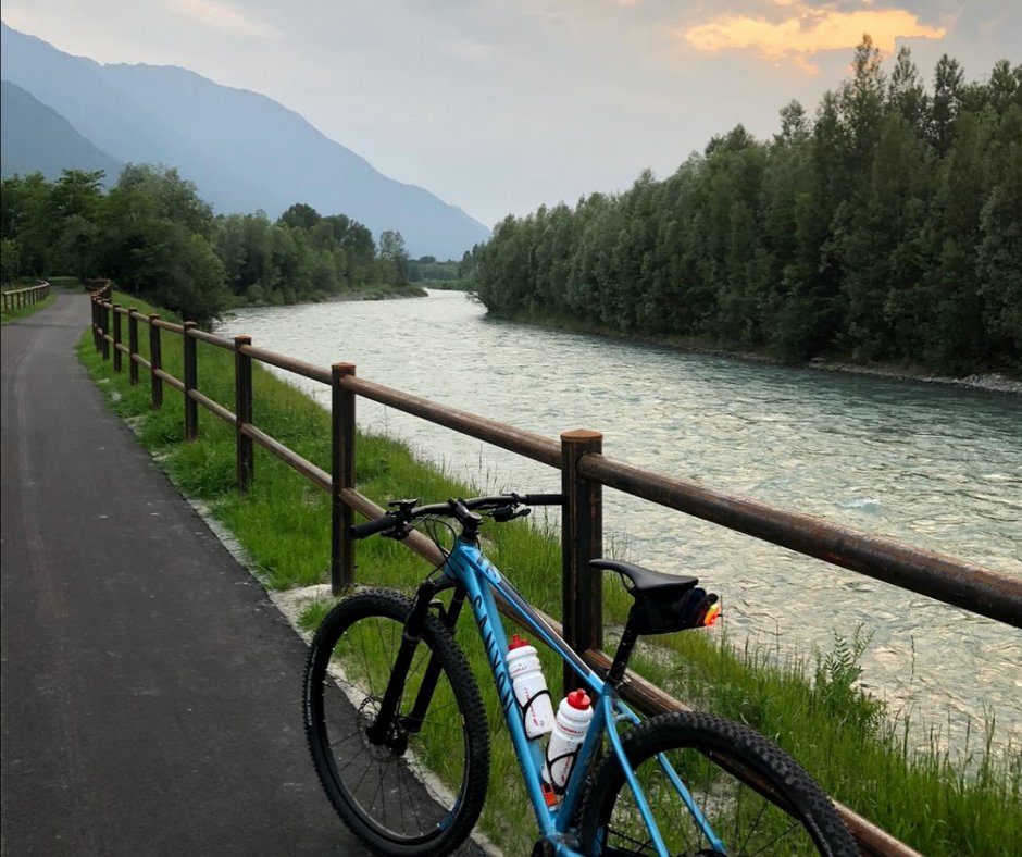 m_Cycle2Work's tweet photo. A great trip before work with a great view!! The :m team go to work by bike!! #mondora #bcorp #bcorporation #Cycle2Work #CycleToWork #BTheChange #Innovation #SaveThePlanet #ImproveHealth #LowerStressLevel #PhysicalActivity For more information visit: https://t.co/4688ace4N7 https://t.co/L2XB2jtxD8