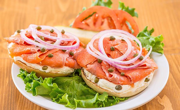 roundsbakery's tweet photo. People who love to eat are always the best people. #roundsbakery #lifetastesgood #notacronut #donuts #bagels #renosbestbakery https://t.co/ES1MK4I1vt