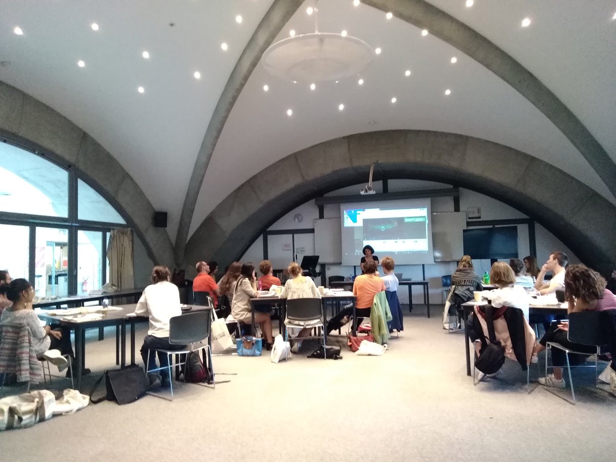 Départ pour L'Ecole d'été Politiques des ambiances urbaines avec une conférence de <a href="/IGarcinMarrou/">Isa Garcin-Marrou</a> ! #ecolelyonville @EcoleUrbaine <a href="/univ_lyon2/">Université Lumière Lyon 2</a> <a href="/ENSALyon/">ENSA Lyon</a> <a href="/LabExIMU/">LabEx IMU</a> <a href="/umons/">Uga Mons</a> <a href="/ULiegeRecherche/">ULiège Research & Innovation</a> <a href="/jbonaccorsi/">Julia Bonaccorsi</a>