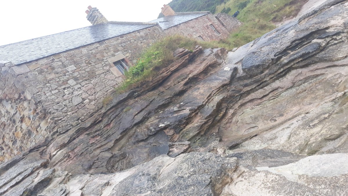 macmairi1's tweet photo. Incredible variation in rocky shores around Scotland during summer fieldwork #rockyshore #geology #geomorphology #scotland #coastalscience #rockcoast #habitatcomplexity @WomeninCoastal https://t.co/aoBZETMskn