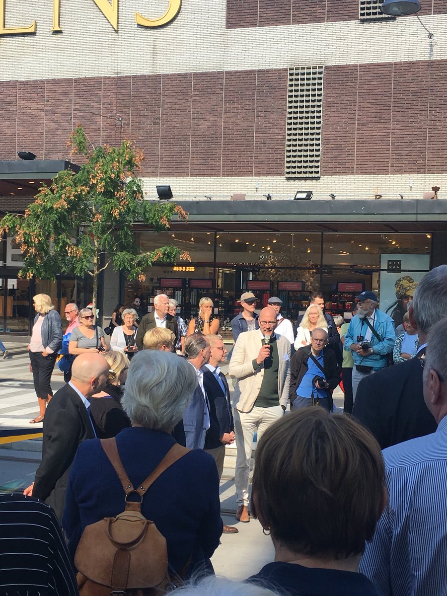 Nu invigs Spårväg city och om några minuter går premiärturen! Ett mycket viktigt steg för kollektivtrafiken i Stockholm🍀 @GustavHemming #08pol #Sthlmpol