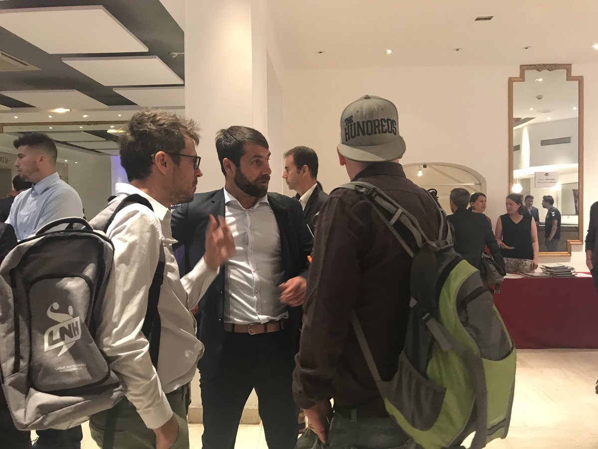 BONS ÉLÈVES |
Passage obligatoire du début de la saison pour <a href="/IbrahimaDiaw8/">Ibrahima Diaw</a> &amp; <a href="/CourtialFabien/">courtial fabien</a> la #ConfLNH . Retrouvailles entre vieilles connaissances et interviews de début de saison comme programme.