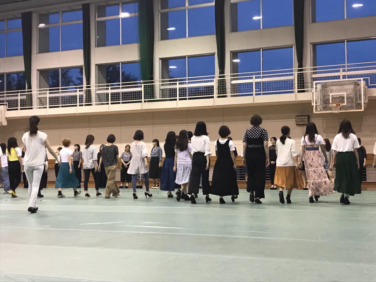kuratan_show's tweet photo. 皆さんこんばんは！
10月14日（日）のファッションショーに向け、ウォーキング練習が始まりました！
先生を招いての本格的な練習です！
皆様に素敵な姿をお見せできるよう頑張ります(๑•̀ㅂ•́)و✧ https://t.co/YEcXggnGXQ