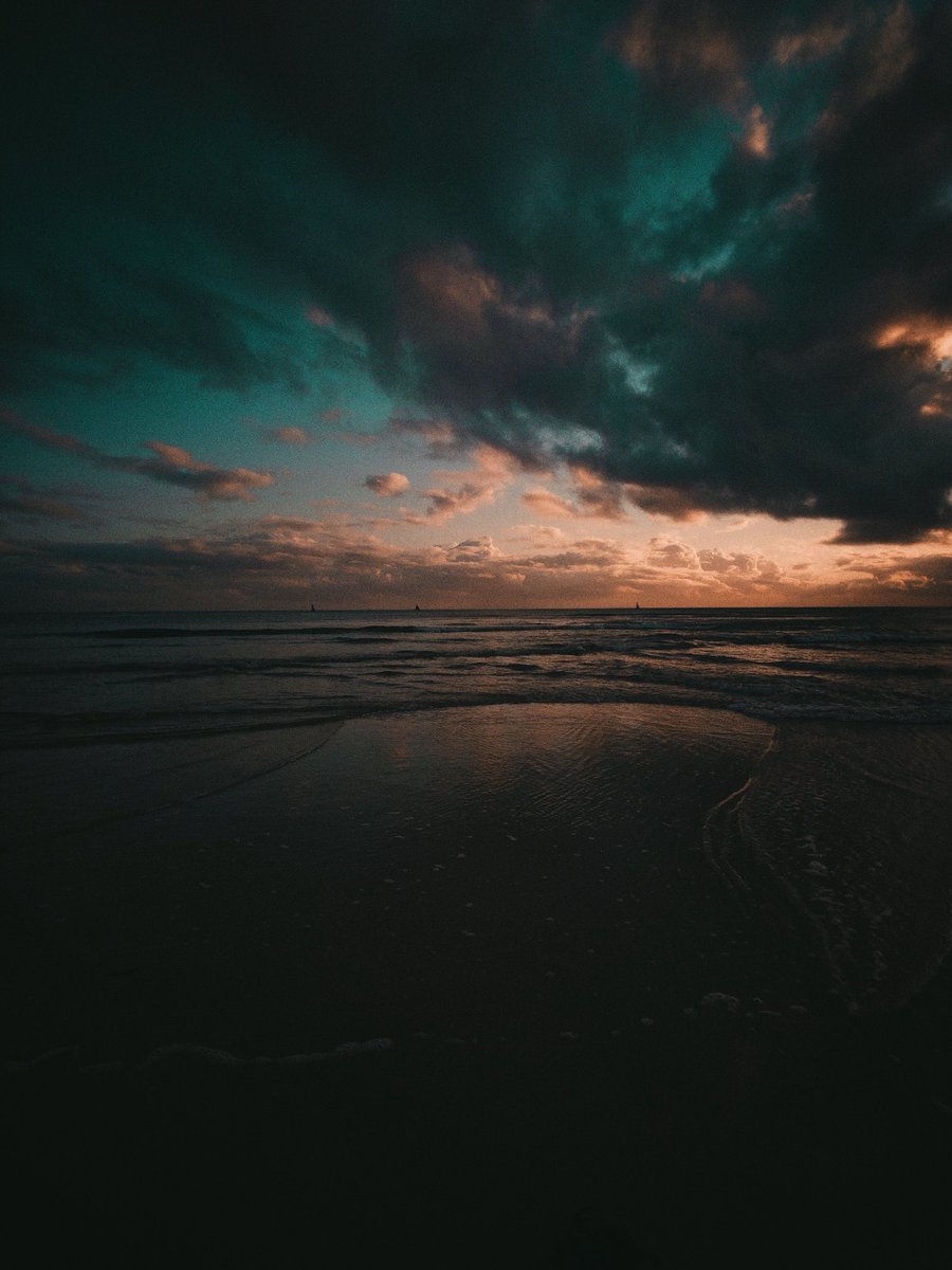 iamstans's tweet photo. Never let the things you want make you forget the things you have. 🙏🏾 #shotonmoment #momentwide https://t.co/Gwba51unvX