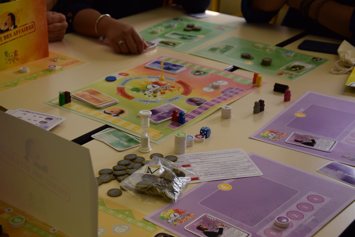 GroupeHEMA's tweet photo. Nos élèves participent au #SeriousGame "Ethic or Not" de la plateforme @i_boycott_org dans le rôle d'un consommateur, d'un élu ou d'un chef d'entreprise afin de comprendre le mécanisme de notre société de consommation et les contraintes liées. #Buycoot #ethicornot #ISEADD https://t.co/jIgFSVi89d