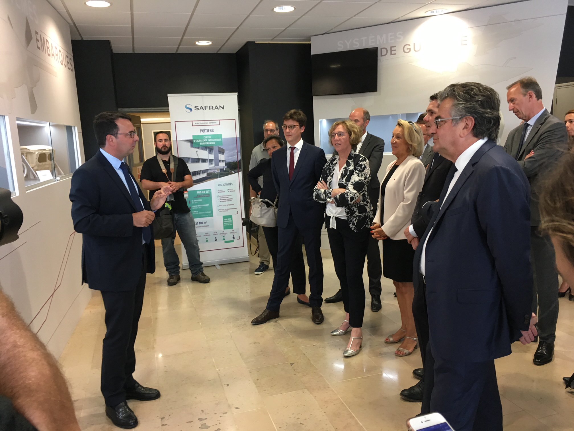 Safran Electronics Defense On Twitter L Etablissement Safran De Poitiers Est Un Centre D Excellence Industrielle En Optronique Il Regroupe 450 Collaborateurs Dont 24 D Ingenieurs Pour La Periode 2017 2019 Le Site Accueille 29