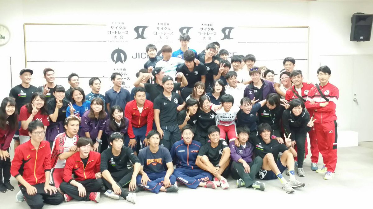 7sterman's tweet photo. 最高に楽しくてcrazyな４年間
結局インカレに出れなかった４年間
でもみんなが頑張ってくれたから総合取ることがてきたし表彰台の真ん中にたたせてもらうことができました
後輩達に伝えたいことはLINEで伝えたし、いつか下級生達が僕が主将でよかったと思える日が来たら嬉しいです
同期最高だったよ！ https://t.co/wOI8SFkxQ1