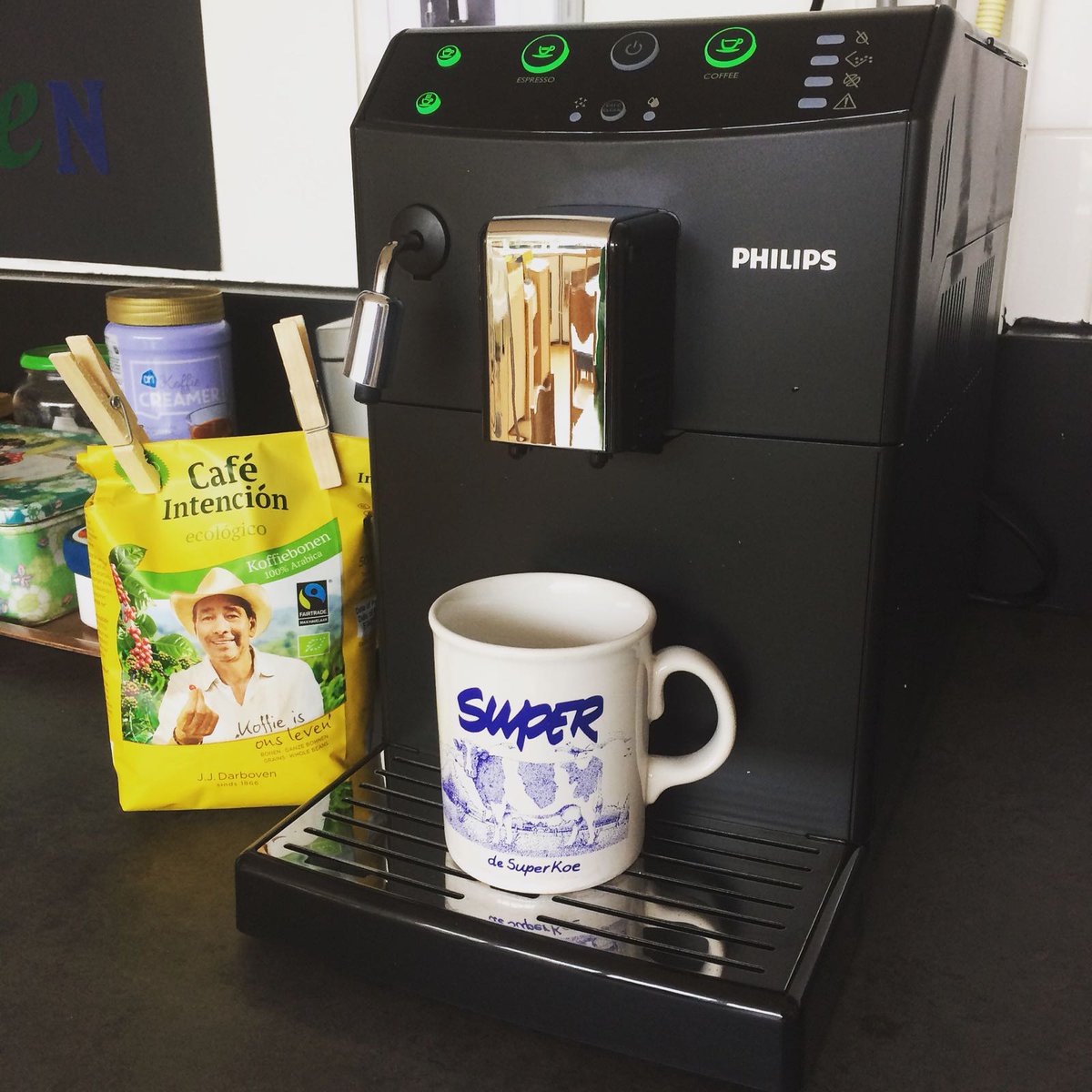 Bakkie doen? We hebben een nieuwe machine! ☕️// Wanna grab some coffee? We've got a new machine! :)