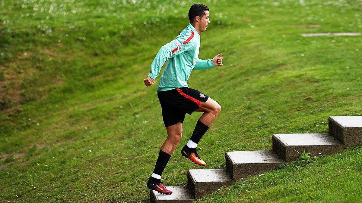 soccersmart_ES's tweet photo. 'Tu amor me hace fuerte, tu odio imparable' - Cristiano Ronaldo https://t.co/1OHqobV9uE