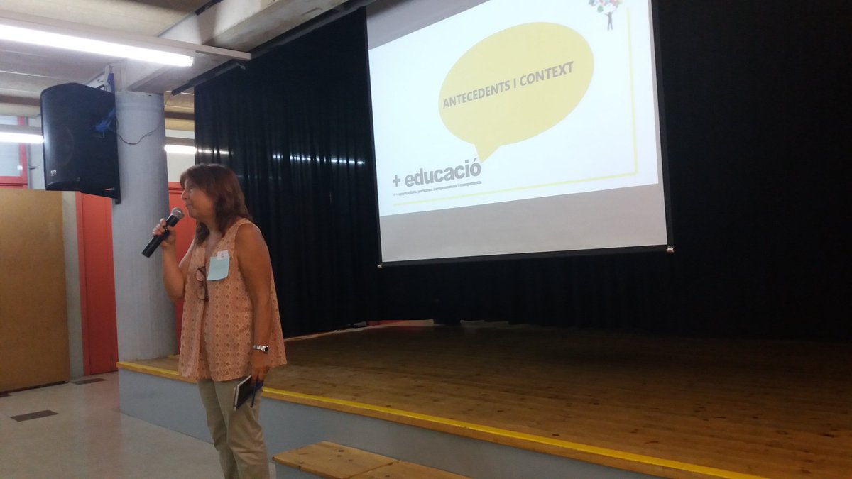 CarlesBarba's tweet photo. 150 mestres de sis escoles i instituts de Sant Andreu  junts educant dins i fora el temps lectiu. @MesEducacioSA  Referent  d'@educacio360 https://t.co/vaTx3AiM8h