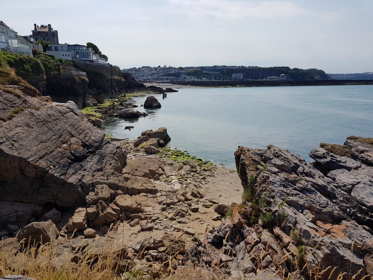 BrixhamCottages's tweet photo. Happy first Monday in September from us all in beautiful #brixham Out of season discounts are around the corner so why not browse https://t.co/YQwwqrh0GW and discover our great range of #holidaycottages #discovergoodtimes https://t.co/HdAbsOjwn5