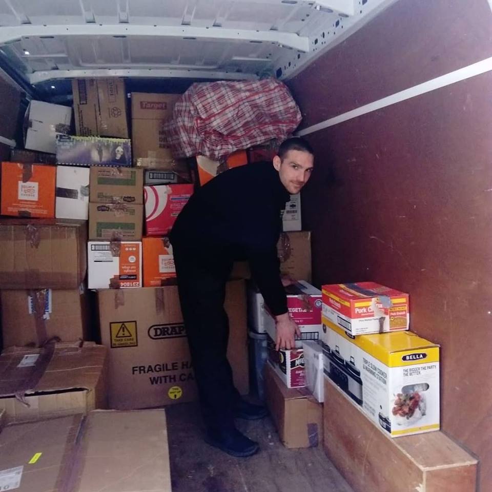 Storefirst_UK's tweet photo. Matthew from our #EllesmerePort centre is a dab hand at van packing thanks to our free pickup service #cheshirehour #storefirst https://t.co/0cvHfVRnKj