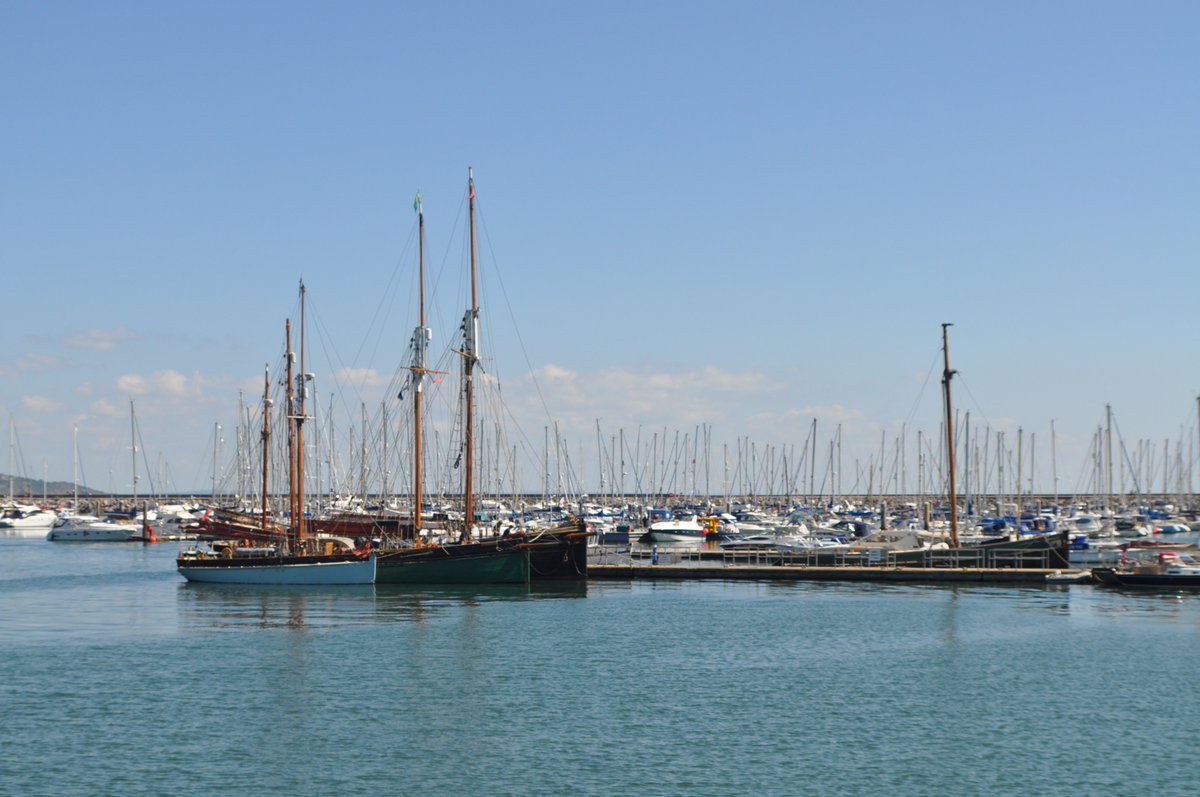 BrixhamCottages's tweet photo. Happy first Monday in September from us all in beautiful #brixham Out of season discounts are around the corner so why not browse https://t.co/YQwwqrh0GW and discover our great range of #holidaycottages #discovergoodtimes https://t.co/HdAbsOjwn5